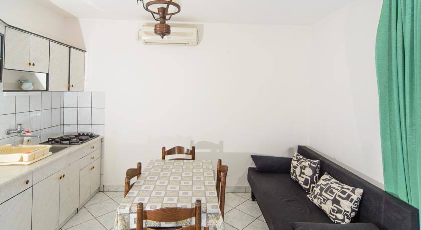 Apartmani Katica Kornić Rum bild