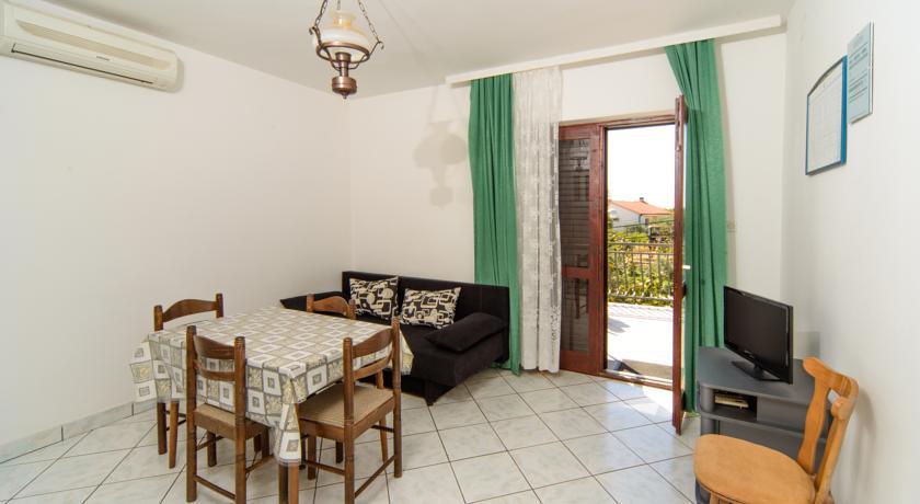 Apartmani Katica Kornić Rum bild