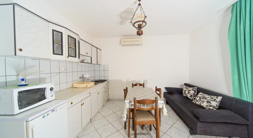 Apartmani Katica Kornić Rum bild